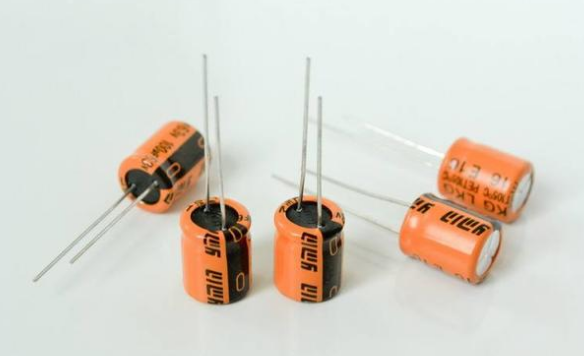 「NIPPON CHEMI-CON」電解電容極性接錯會爆炸，如何避免？